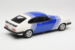 Ford Capri Mk2 3.0 Biely s Modrými Pruhmi Minichamps 1:18 155788600 Kov – obrázok 2 z 6