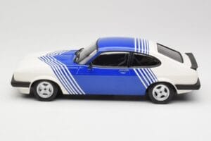 Ford Capri Mk2 3.0 Biely s Modrými Pruhmi Minichamps 1:18 155788600 Kov – obrázok 3 z 6