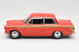 Ford Cortina Lotus Red & Gold Stripe MCG 1:18 MCG18532 Kov – obrázok 3 z 6