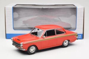 Ford Cortina Lotus Red & Gold Stripe MCG 1:18 MCG18532 Kov – obrázok 6 z 6