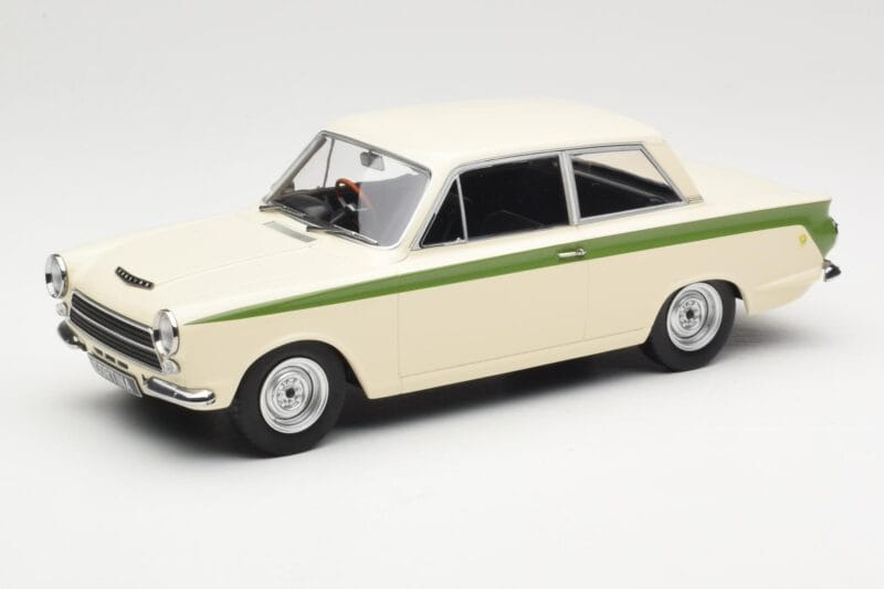 Ford Cortina Lotus White & Green Stripe MCG 1:18 MCG18434 Kov