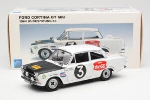 Ford Cortina Mk1 #3 P. Hughes / B. Young African Safari Rally 1964 AUTOart 1:18 86428 Kov – obrázok 8 z 8
