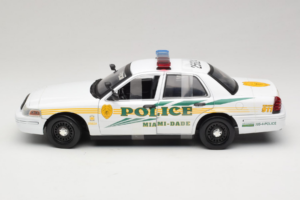 Ford Crown Victoria Police Interceptor CSI Miami GreenLight 1:18 13514 Kov – obrázok 3 z 6
