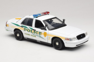 Ford Crown Victoria Police Interceptor CSI Miami GreenLight 1:18 13514 Kov – obrázok 4 z 6