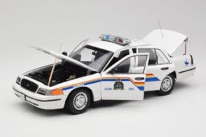 Ford Crown Victoria RCMP Police Car AUTOart 1:18 72706 Kov – obrázok 2 z 8