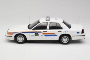 Ford Crown Victoria RCMP Police Car AUTOart 1:18 72706 Kov – obrázok 4 z 8