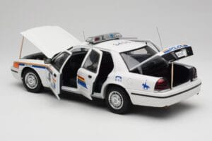 Ford Crown Victoria RCMP Police Car AUTOart 1:18 72706 Kov – obrázok 5 z 8