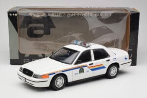 Ford Crown Victoria RCMP Police Car AUTOart 1:18 72706 Kov – obrázok 8 z 8