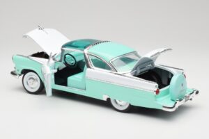 Ford Crown Victoria Seafoam Zelený & Biely Road Legends 1:18 92138 Kov – obrázok 4 z 7