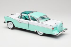 Ford Crown Victoria Seafoam Zelený & Biely Road Legends 1:18 92138 Kov – obrázok 6 z 7