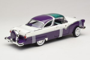Ford Crown Victoria Biely Fialový Road Signature 1:18 92138-P1 Kov – obrázok 2 z 6