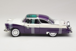 Ford Crown Victoria Biely Fialový Road Signature 1:18 92138-P1 Kov – obrázok 3 z 6