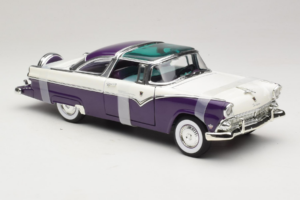 Ford Crown Victoria Biely Fialový Road Signature 1:18 92138-P1 Kov – obrázok 4 z 6