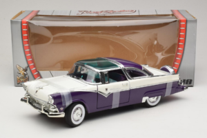 Ford Crown Victoria Biely Fialový Road Signature 1:18 92138-P1 Kov – obrázok 6 z 6