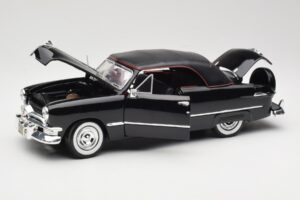 Ford Deluxe Kabriolet Čierny Maisto 1:18 31681 Kov – obrázok 2 z 8