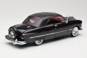 Ford Deluxe Kabriolet Čierny Maisto 1:18 31681 Kov – obrázok 3 z 8
