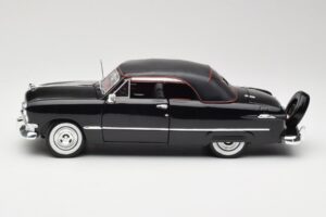 Ford Deluxe Kabriolet Čierny Maisto 1:18 31681 Kov – obrázok 4 z 8
