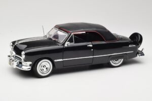 Ford Deluxe Kabriolet Čierny Maisto 1:18 31681 Kov