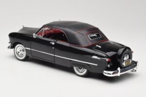 Ford Deluxe Kabriolet Čierny Maisto 1:18 31681 Kov – obrázok 7 z 8