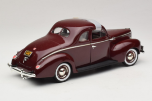 Ford Deluxe Coupe Tmavočervený ERTL 1:18 7936 Kov – obrázok 3 z 7