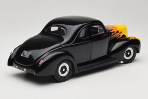Ford Deluxe Hot Rod Čierny Universal Hobbies 1:18 6002 Kov – obrázok 3 z 8