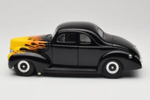 Ford Deluxe Hot Rod Čierny Universal Hobbies 1:18 6002 Kov – obrázok 4 z 8
