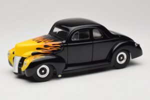 Ford Deluxe Hot Rod Čierny Universal Hobbies 1:18 6002 Kov