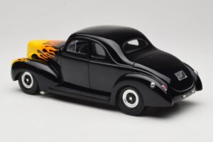 Ford Deluxe Hot Rod Čierny Universal Hobbies 1:18 6002 Kov – obrázok 7 z 8
