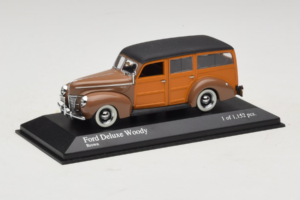 Ford DeLuxe Woody Station Wagon Hnedý Minichamps 1:43 400082111 Kov – obrázok 2 z 4