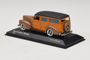 Ford DeLuxe Woody Station Wagon Hnedý Minichamps 1:43 400082111 Kov – obrázok 3 z 4