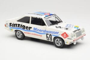 Ford Escort Mk2 RS2000 #59 H. Heyer / A. Hahne / K. Ludwig 24 Hours Nürburgring 1982 MCG 1:18 MCG18438R Kov – obrázok 4 z 6