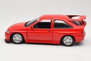 Ford Escort Mk5 RS Cosworth Červený UT Models 1:18 180082102 Kov – obrázok 4 z 8