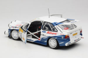 Ford Escort RS Cosworth Mobil 1 #6 F. Delecour / D. Grataloup Rally Monte Carlo Night Version Winner 1994 UT Models 1:18 3945 – obrázok 5 z 8