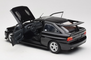 Ford Escort RS Cosworth Black Metallic Minichamps 1:18 150089020 Kov – obrázok 5 z 8