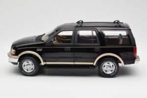 Ford Expedition Eddie Bauer Čierny UT Models 1:18 22710 Kov – obrázok 5 z 7