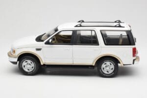 Ford Expedition Eddie Bauer Biely UT Models 1:18 22712 Kov – obrázok 4 z 8