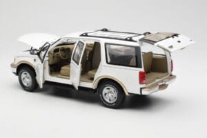 Ford Expedition Eddie Bauer Biely UT Models 1:18 22712 Kov – obrázok 5 z 8
