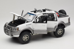 Ford Expedition Himalaya White AUTOart 1:18 72781 Kov – obrázok 2 z 8