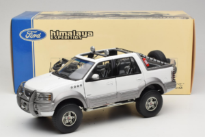 Ford Expedition Himalaya White AUTOart 1:18 72781 Kov – obrázok 8 z 8