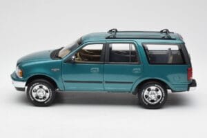 Ford Expedition XLT Zelený Metalický UT Models 1:18 22717 Kov – obrázok 4 z 8