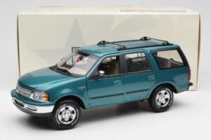 Ford Expedition XLT Zelený Metalický UT Models 1:18 22717 Kov – obrázok 8 z 8