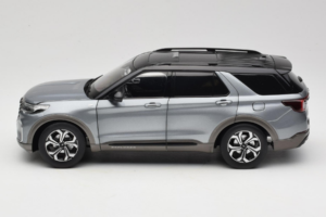 Ford Explorer Šedý OEM 1:18 FORD2020 Kov – obrázok 4 z 8