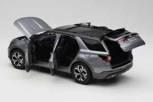 Ford Explorer Šedý OEM 1:18 FORD2020 Kov – obrázok 5 z 8