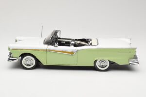 Ford Fairlane Skyliner Zelený & Biely Sun Star 1:18 FORD003 Kov – obrázok 5 z 9