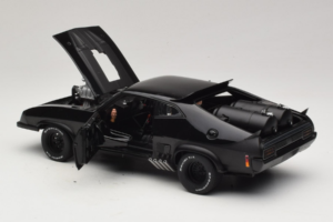 Ford Falcon XB Interceptor Mad Max 2 The Road Warrior AUTOart 1:18 72745 Kov – obrázok 5 z 8