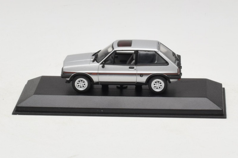 Ford Fiesta XR2 Strieborný Minichamps 1:43 400085160 Kov