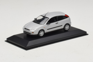 Ford Focus Mk1 3-Door Strieborný Minichamps 1:43 FOCUS005 Kov – obrázok 2 z 5