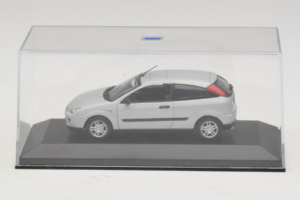 Ford Focus Mk1 3-Door Strieborný Minichamps 1:43 FOCUS005 Kov – obrázok 4 z 5