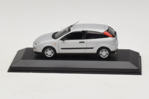 Ford Focus Mk1 3-Door Strieborný Minichamps 1:43 FOCUS005 Kov