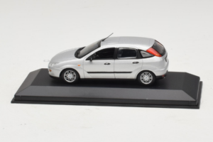 Ford Focus Mk1 Strieborný Minichamps 1:43 FOCUS006 Kov